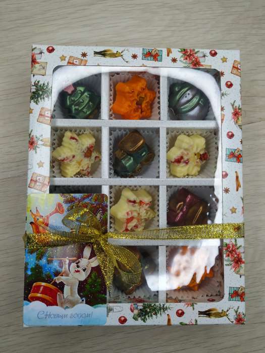 Фотография покупателя товара Новогодняя коробка - упаковка для конфет 12 шт. «Новогодний пингвин», 19×14.5×3.5 см - Фото 32