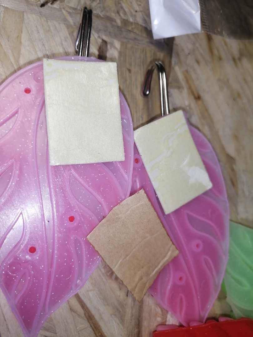 Фотография покупателя товара Крючки самоклеящиеся «Листики», 2 шт, цвет МИКС - Фото 1