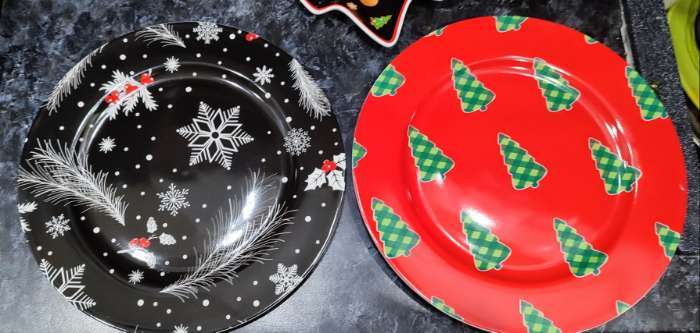 Фотография покупателя товара Тарелка фарфоровая обеденная Magistro «Новый год. Пряничный домик», d=25,3 см, цвет красный - Фото 3