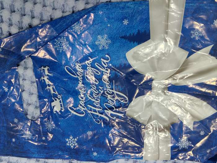 Фотография покупателя товара Пакет подарочный новогодний «Счастливого нового года и рождества», полиэтиленовый с вырубной ручкой, 20×30 см, 30 мкм - Фото 2