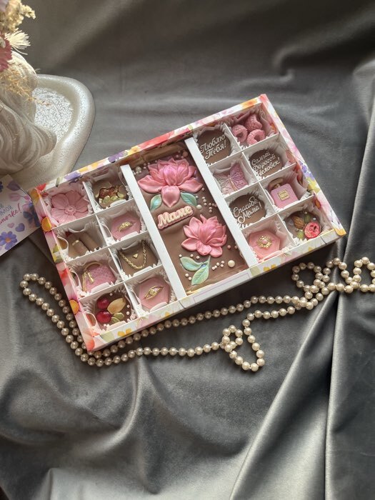 Фотография покупателя товара Коробка под 16 конфет и шоколад, кондитерская упаковка «Для тебя» 28.5×18.5×3 см - Фото 1