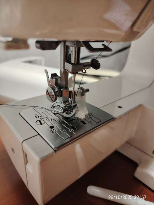 Фотография покупателя товара Лапка для швейных машин, для потайной строчки, «Зигзаг», 5 мм, 4×3.5 см - Фото 4