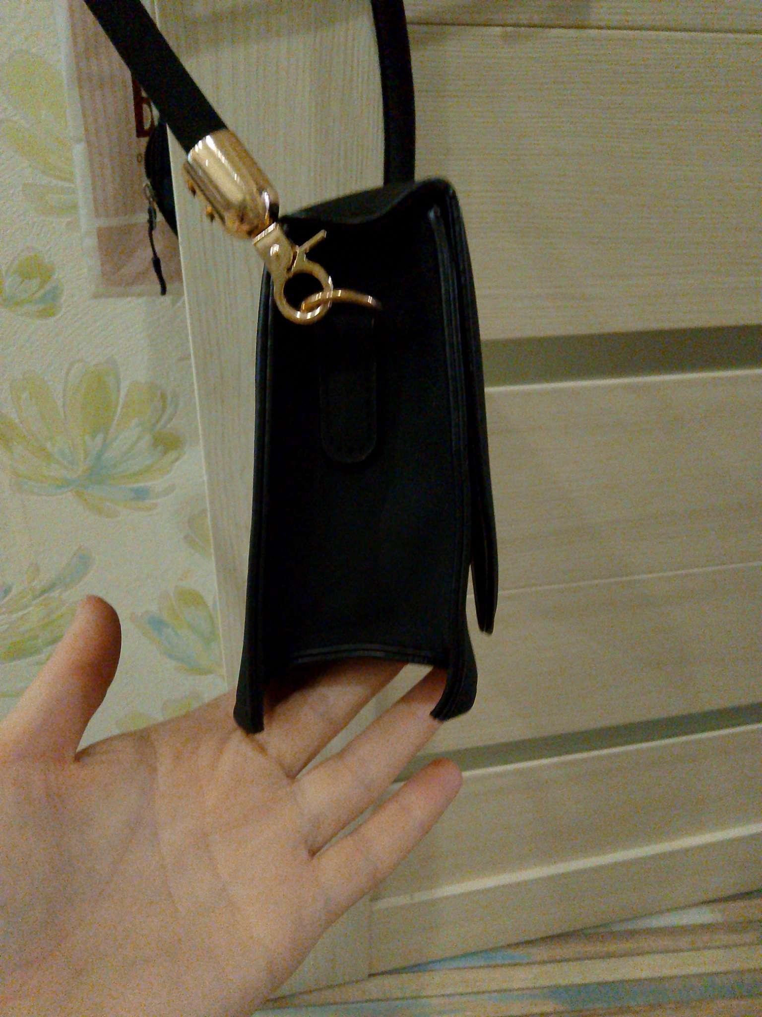 Фотография покупателя товара Сумка женская на одно плечо, на молнии, чёрная - Фото 2