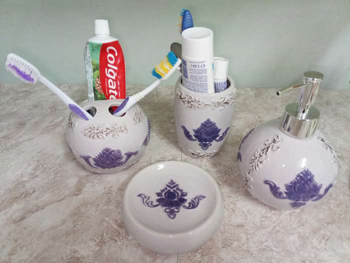 Фотография покупателя товара Набор аксессуаров для ванной комнаты Доляна «Фиолет», 4 предмета (дозатор 450 мл, мыльница, 2 стакана), цвет фиолетовый