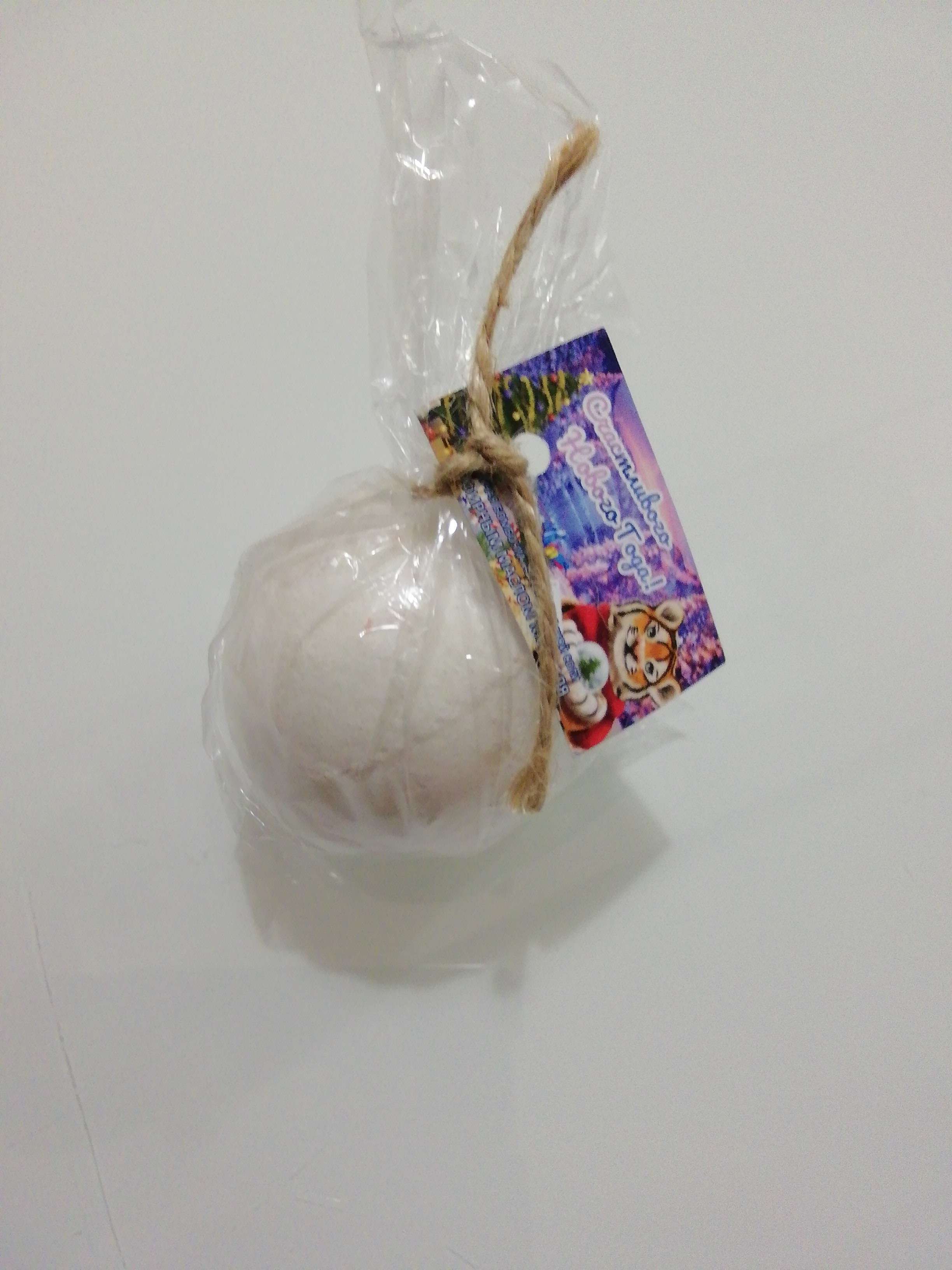 Фотография покупателя товара Шипучая бомбочка из гималайской соли "Счастливого Нового года" с эфирным маслом миндаля,140г - Фото 1