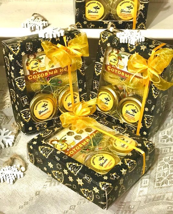 Фотография покупателя товара Коробка подарочная, крышка-дно, с окном "Новогодние подарки", 18 х 15 х 5 см - Фото 12