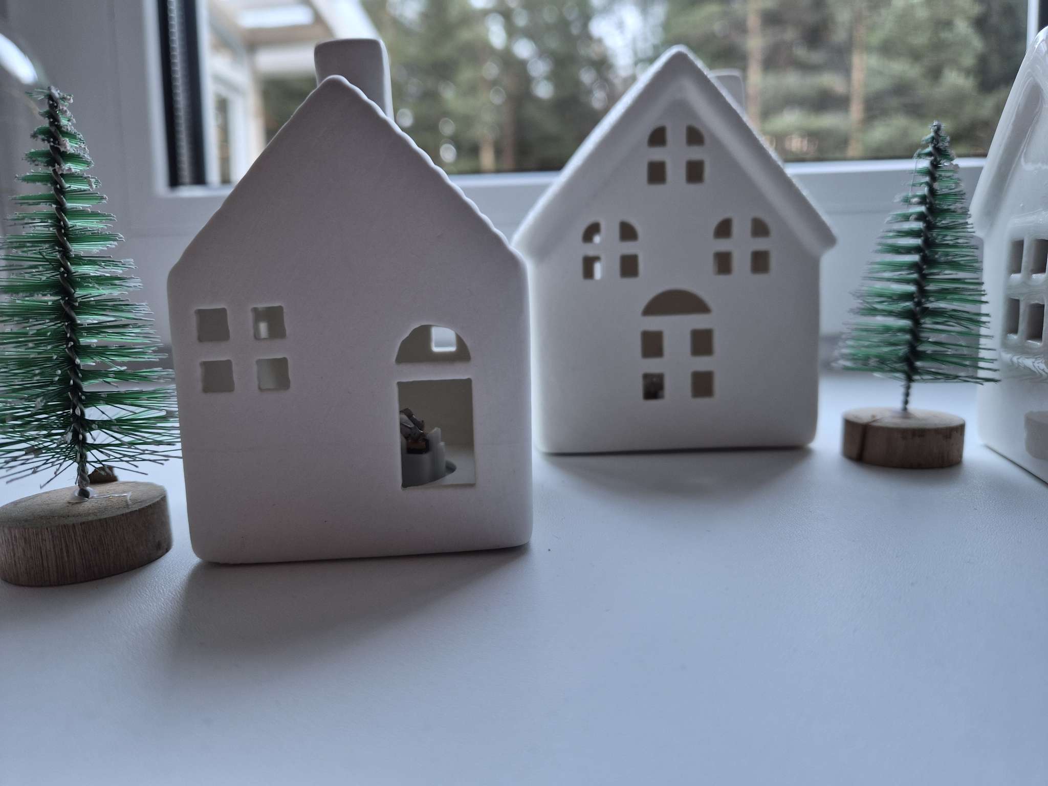 Фотография покупателя товара Светодиодная фигура «Дом с окнами» 8.1×5.7×10.1 см, 1 LED, керамика, от батареек LR44×2, свечение тёплое белое - Фото 2