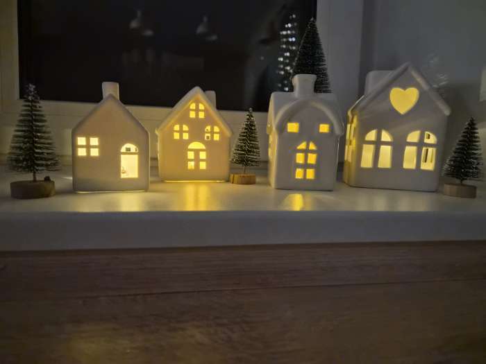 Фотография покупателя товара Светодиодная фигура «Дом с окнами» 8.1×5.7×10.1 см, 1 LED, керамика, от батареек LR44×2, свечение тёплое белое - Фото 4