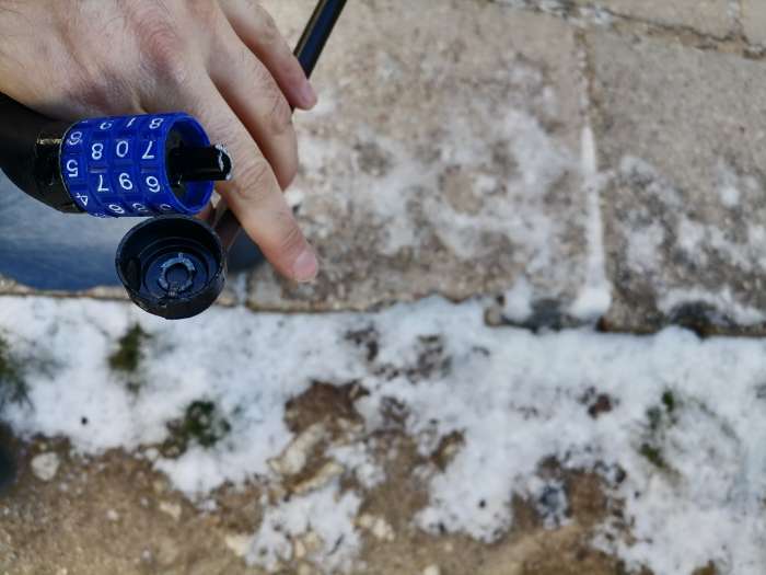 Фотография покупателя товара Замок навесной велосипедный LOCKLAND, кодовый, 12×800 мм - Фото 2