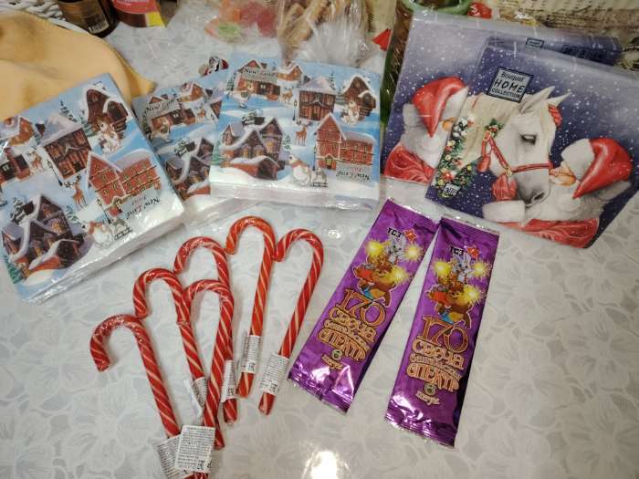 Фотография покупателя товара Салфетки новогодние бумажные Home Collection «Сказочное украшение», 3 слоя, 33×33 см, 20 шт. - Фото 1