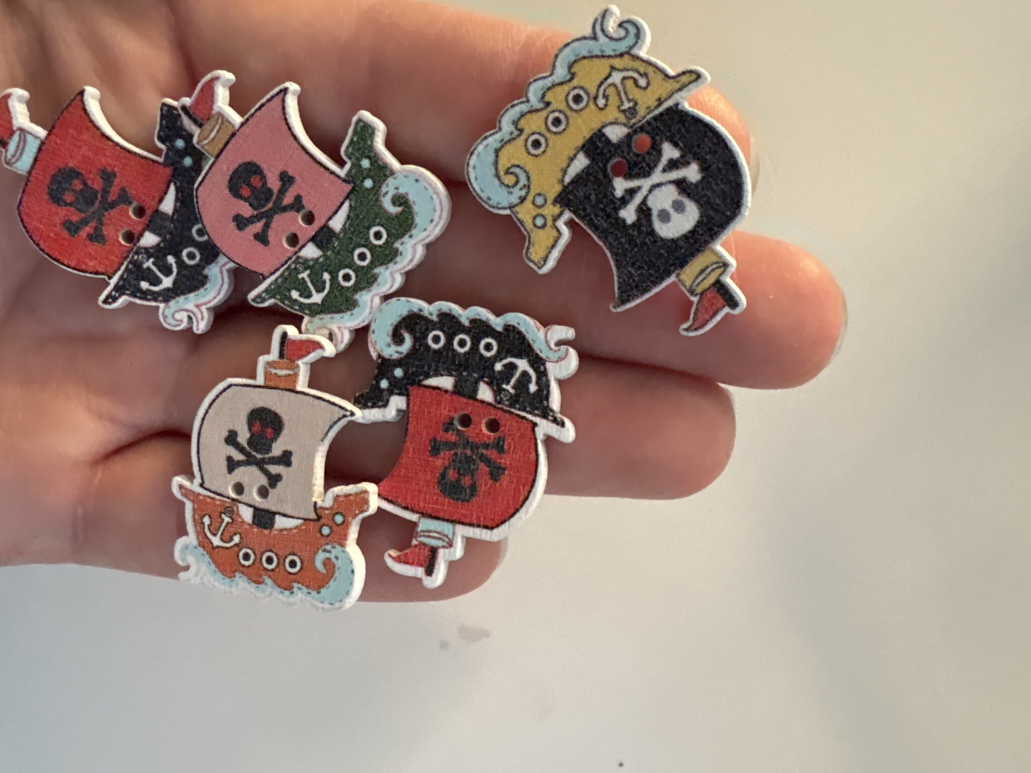 Фотография покупателя товара Пуговицы дерево для творчества 2 прокола «Пиратский корабль», набор 15 шт., 2.5×3 см - Фото 1