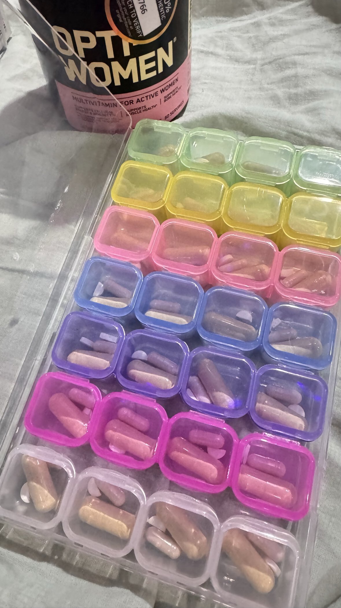 Фотография покупателя товара Органайзер для хранения мелочей QF, 28 ячеек, 17.5×10.5×2.5 см, разноцветный - Фото 2