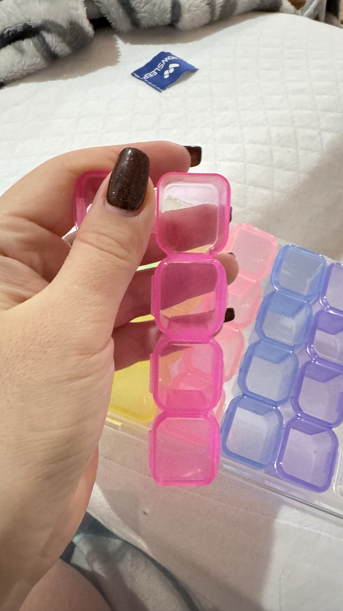 Фотография покупателя товара Органайзер для хранения мелочей QF, 28 ячеек, 17.5×10.5×2.5 см, разноцветный - Фото 1