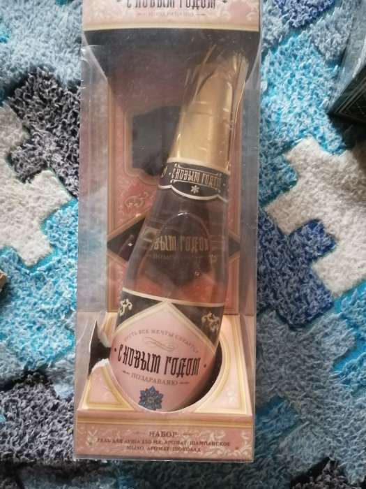 Фотография покупателя товара Набор "С Новым годом": гель для душа 250 мл, аромат шампанского, мыло в форме шоколада - Фото 2