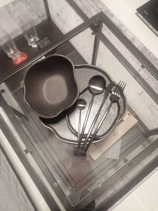 Фотография покупателя товара Тарелка керамическая неровный край «Чёрная», 27 см, цвет чёрный - Фото 3