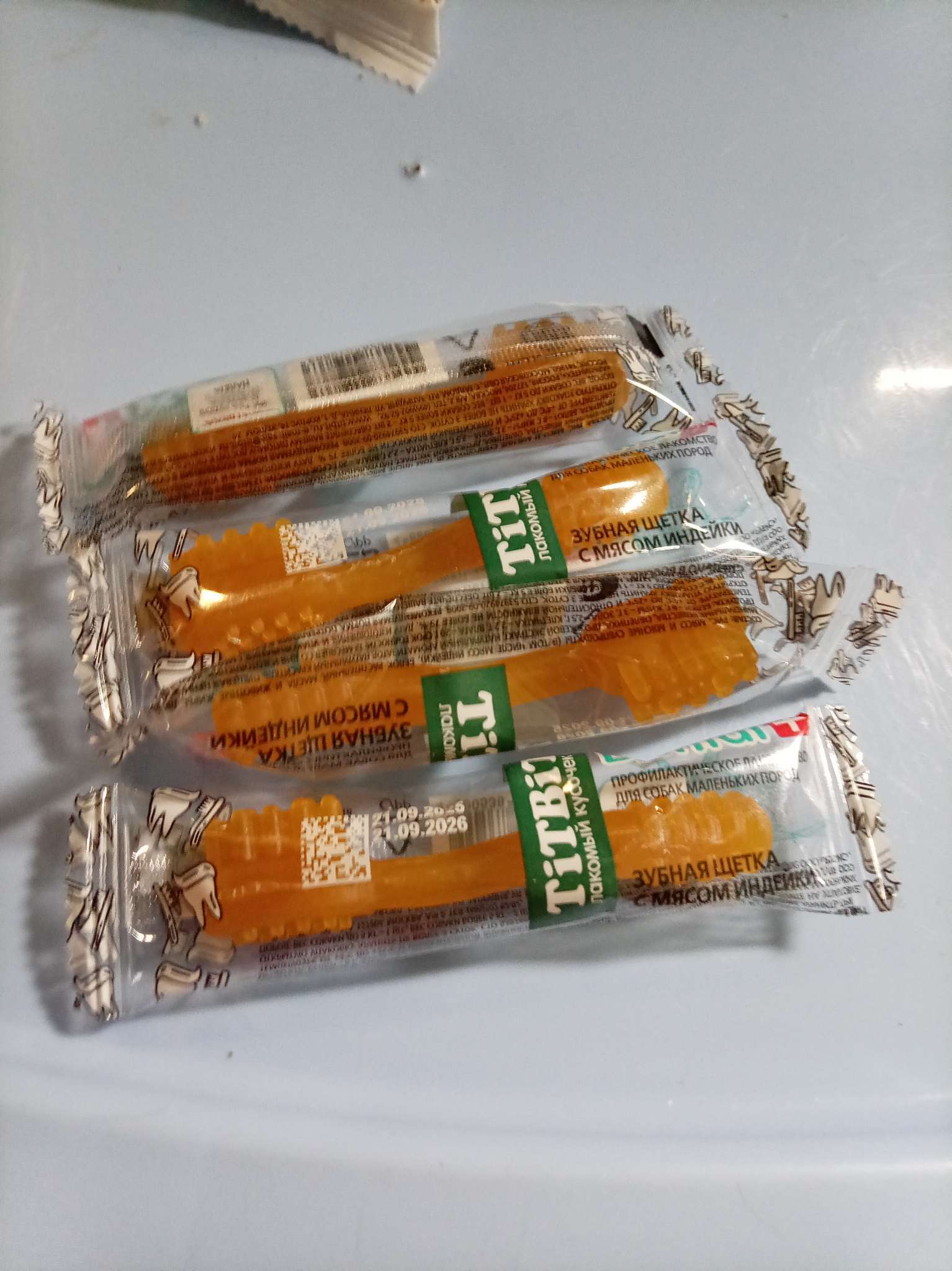 Фотография покупателя товара Зубная щетка TitBit ДЕНТАЛ+ для собак маленьких пород, мясо индейки, 15 г - Фото 1