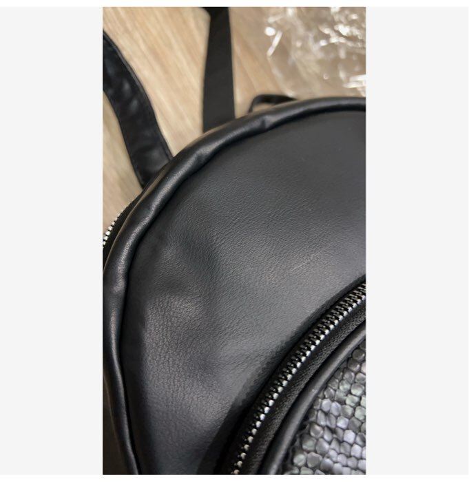 Фотография покупателя товара Рюкзак женский городской TEXTURA, на молнии, с карманом, размер 31×10×25 см, чёрный - Фото 2