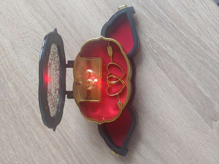 Фотография покупателя товара Шкатулка музыкальная «Овал с ящиками», пластик, 8×11.5 см - Фото 2