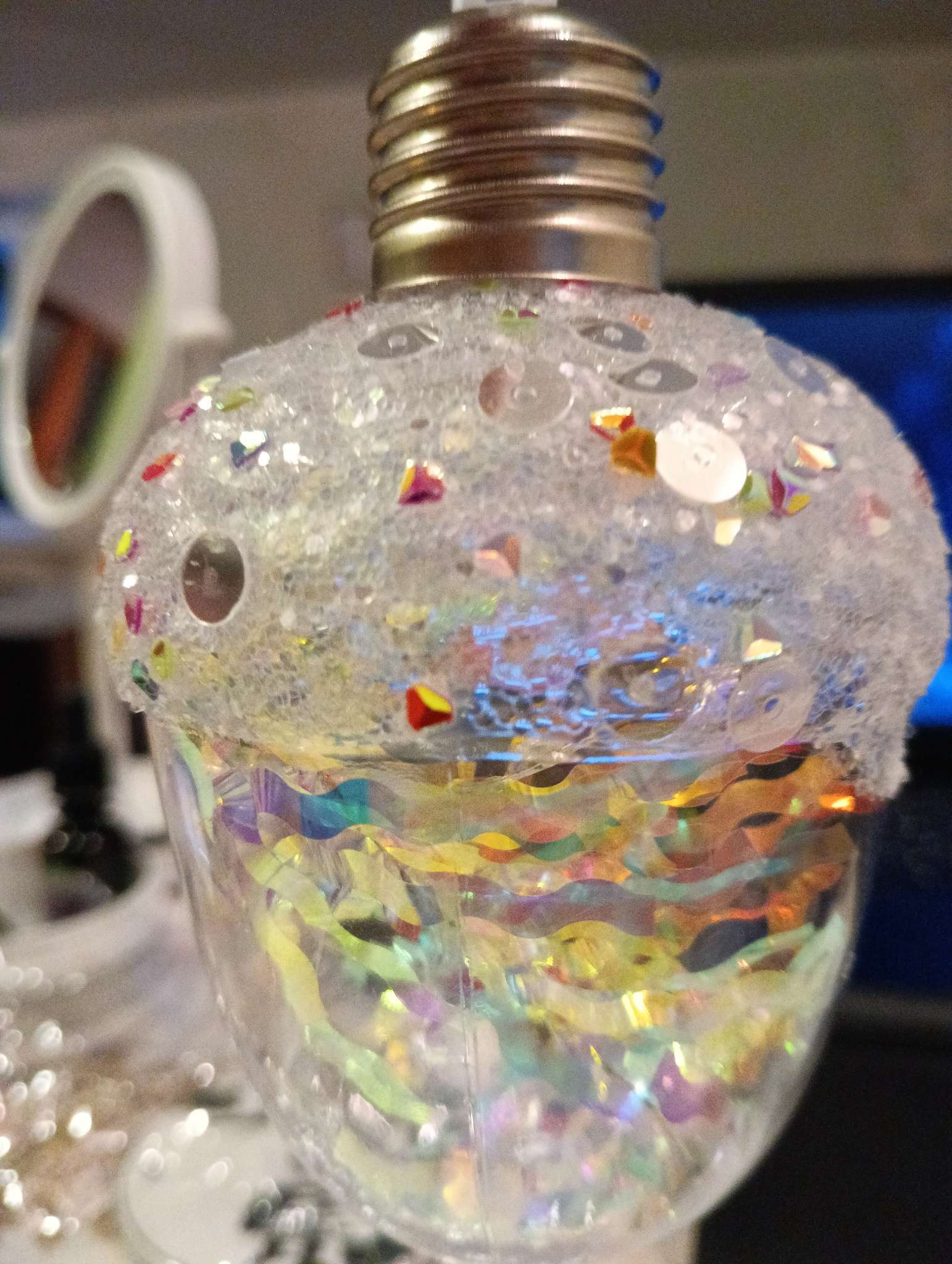 Фотография покупателя товара Ёлочный шар «Жёлудь красный», 12×7 см, 4 LED, от батареек, свечение тёплое белое - Фото 3