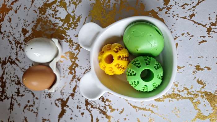 Фотография покупателя товара Набор для специй BellaTenero «Яйца», 3 предмета: солонка 60 мл, перечница 60 мл, подставка, фарфор, белый, бежевый - Фото 1